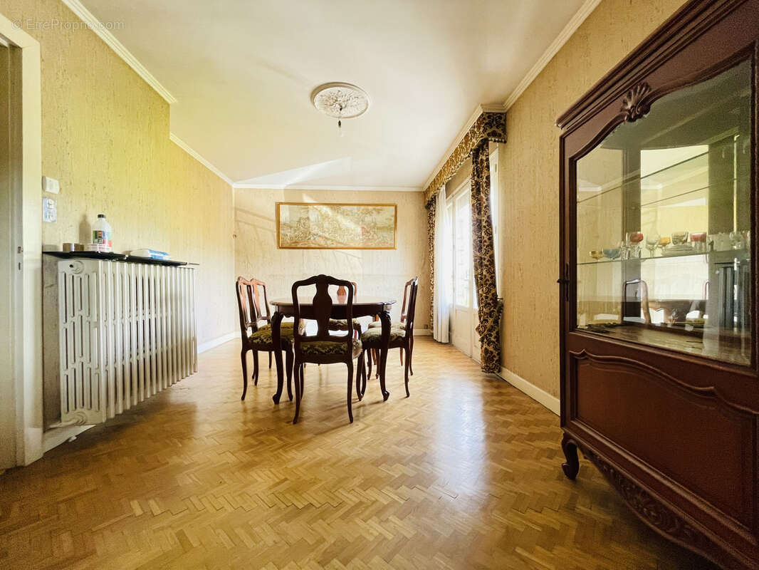 Maison à SAINT-PANTALEON-DE-LARCHE