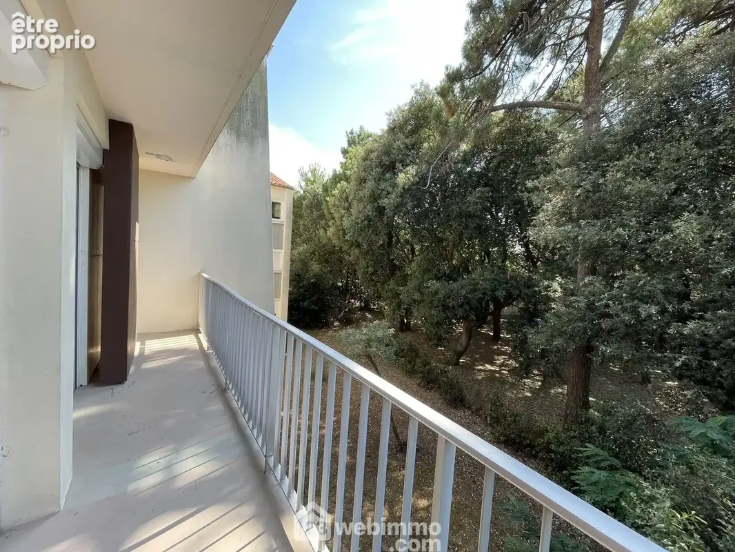 Appartement au calme de sa pinède.