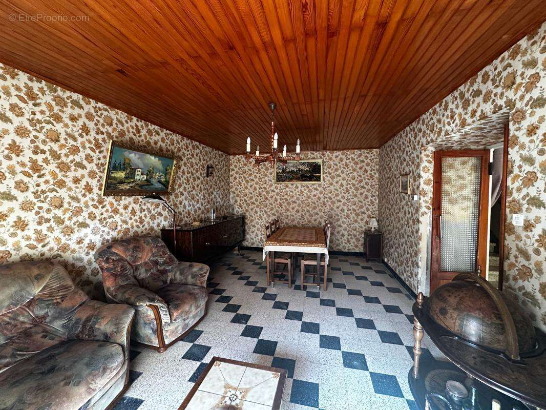 Maison à COUSTAUSSA