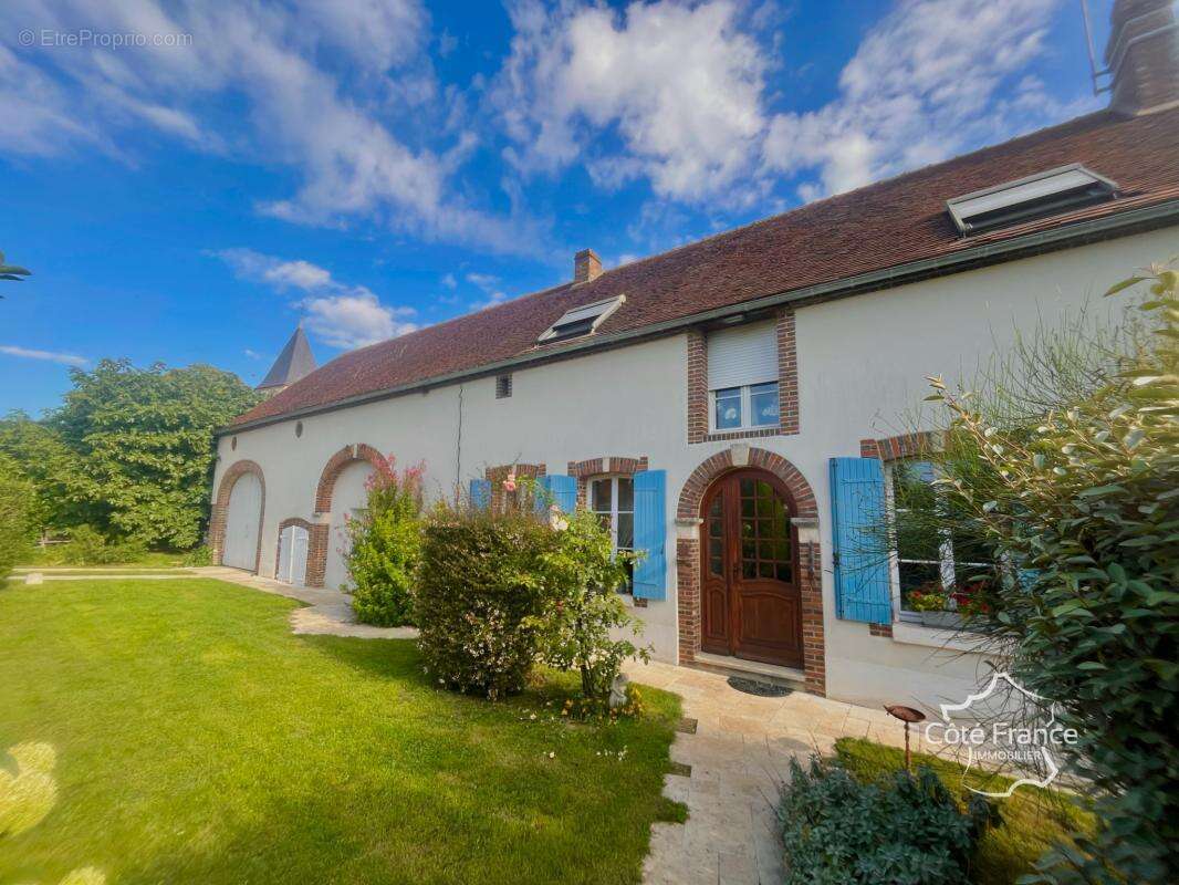 Maison à AILLANT-SUR-THOLON