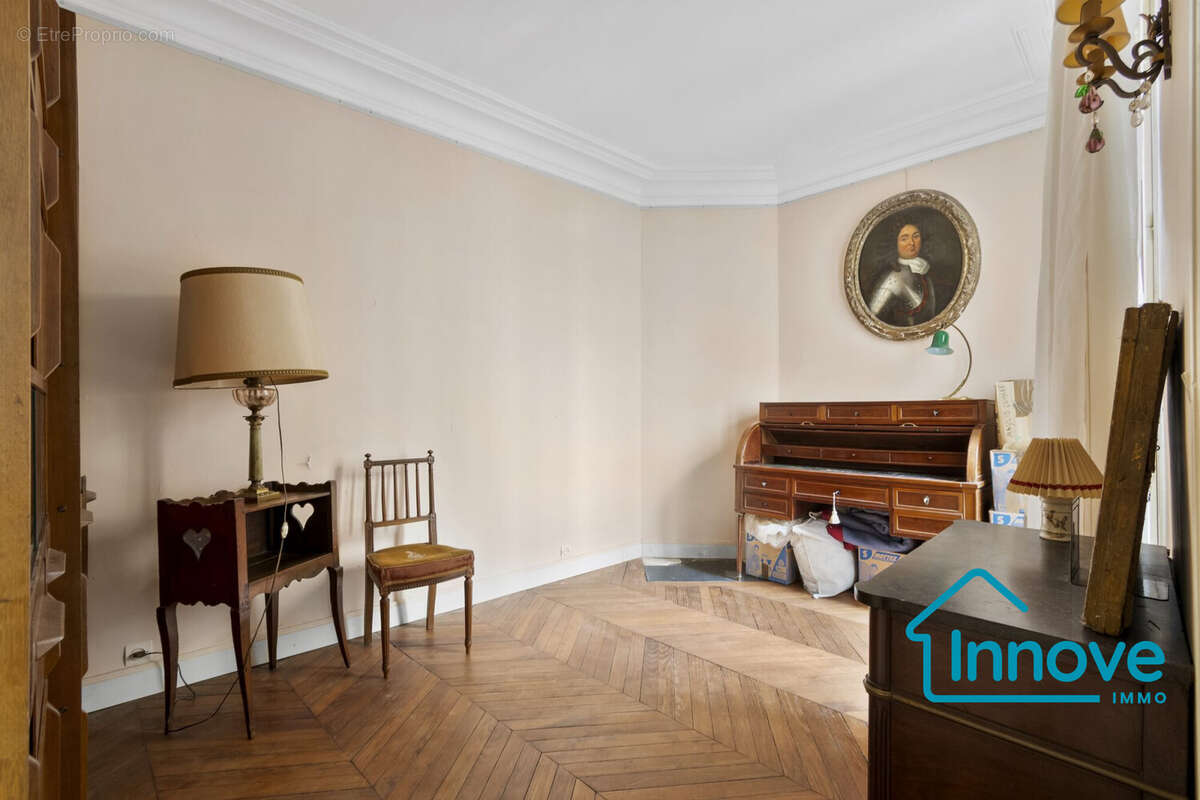 Chambre - Appartement à PARIS-17E