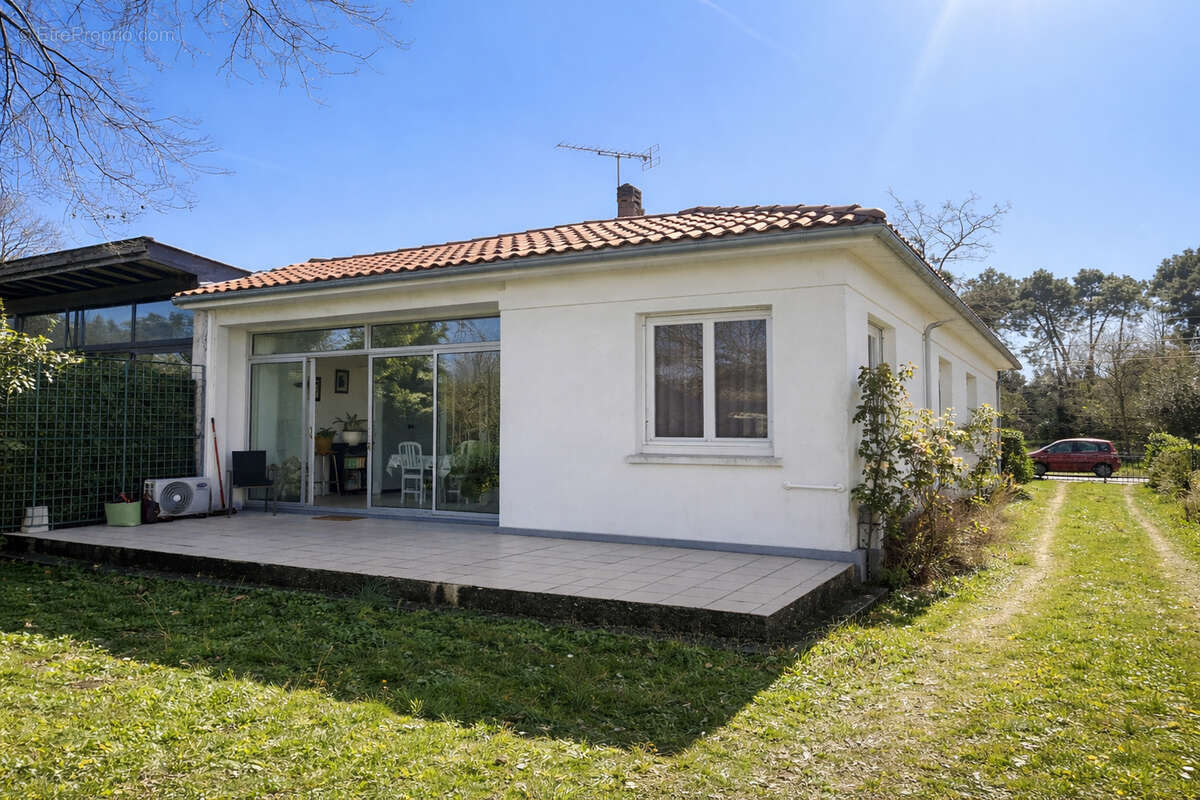Maison à VILLENAVE-D'ORNON