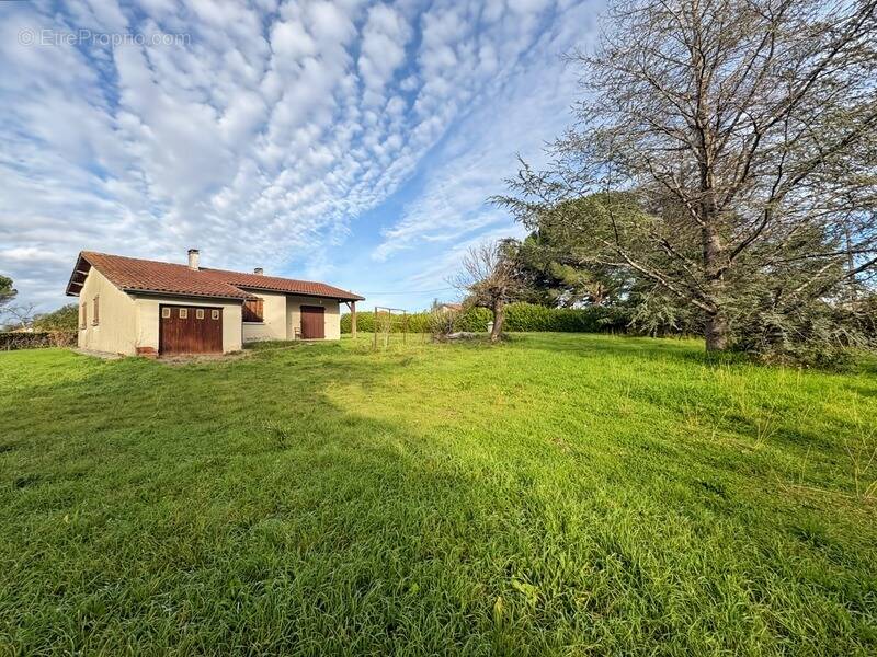 Maison à COURRENSAN