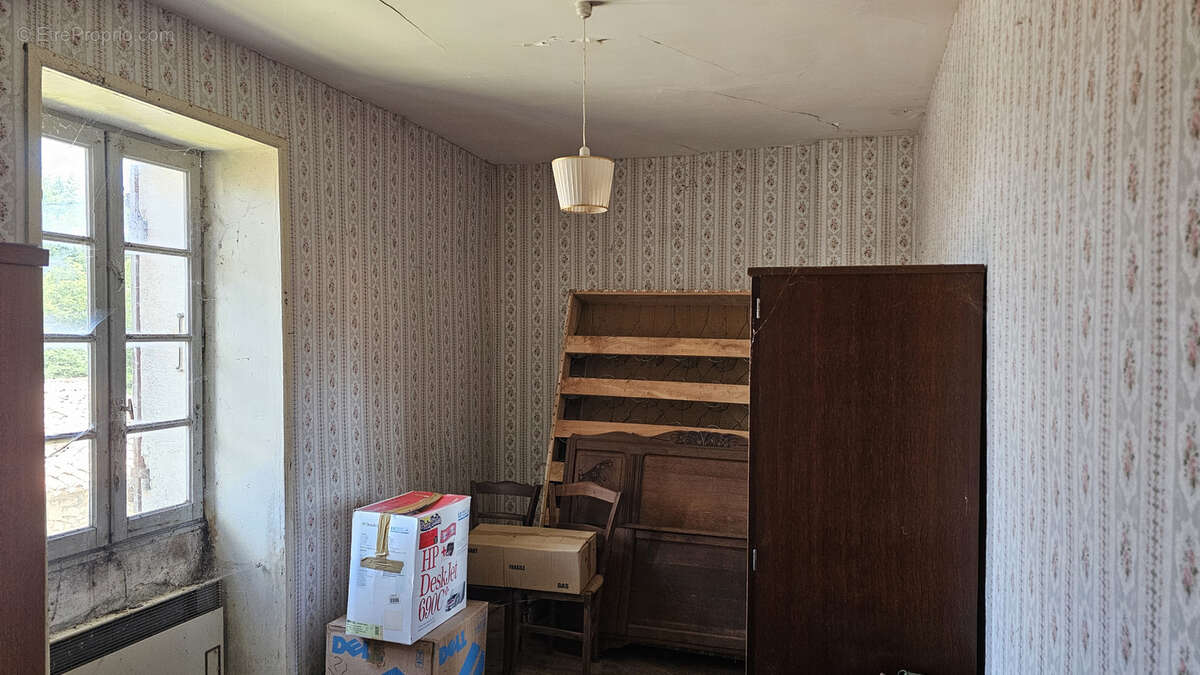 Maison ancienne avec dépendances et terrain à rénover - photo 10