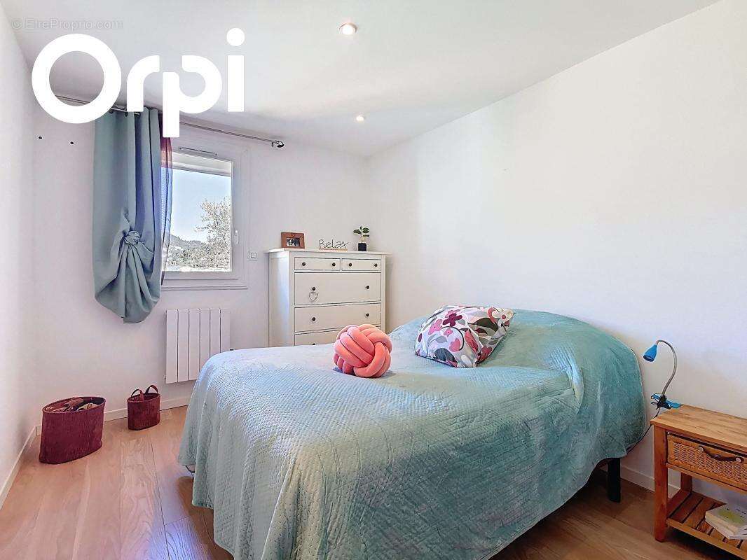 Appartement à SOLLIES-PONT