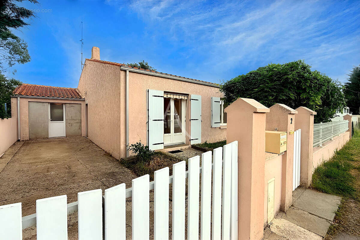 Maison à CHAMPAGNE-LES-MARAIS