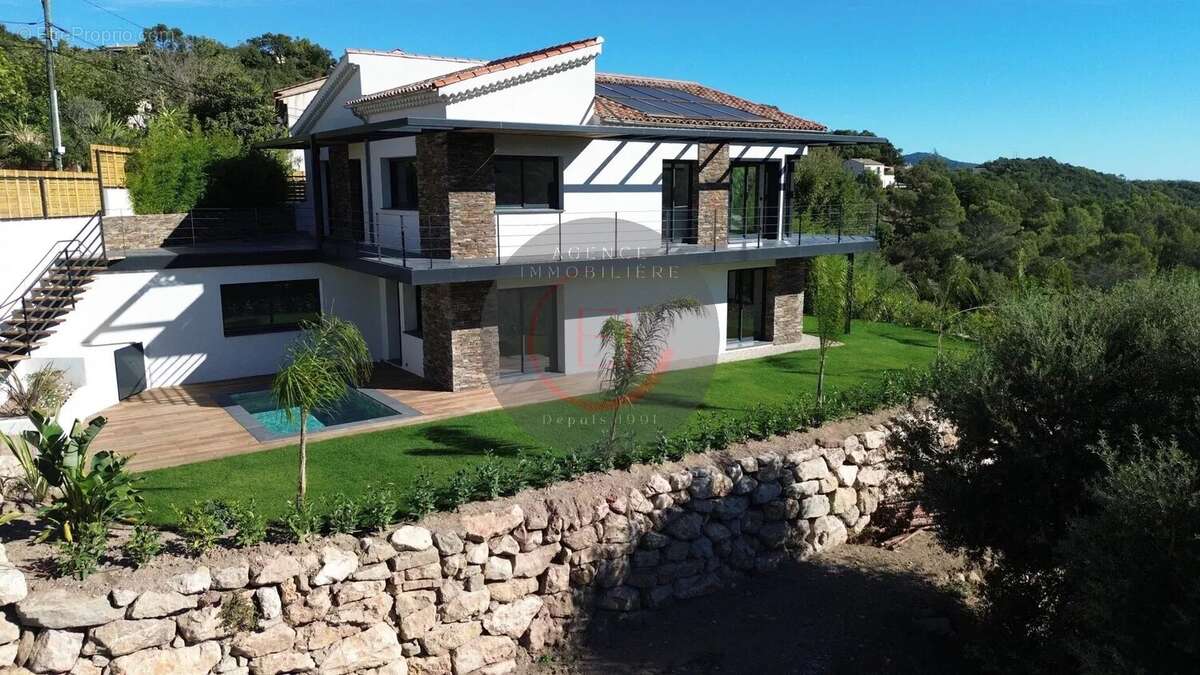 Maison à LES ADRETS-DE-L&#039;ESTEREL