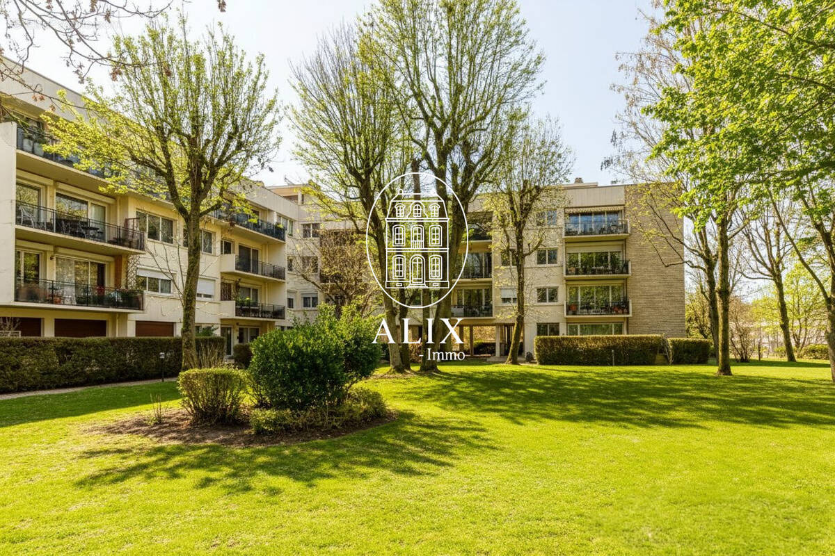 Appartement à MARNES-LA-COQUETTE