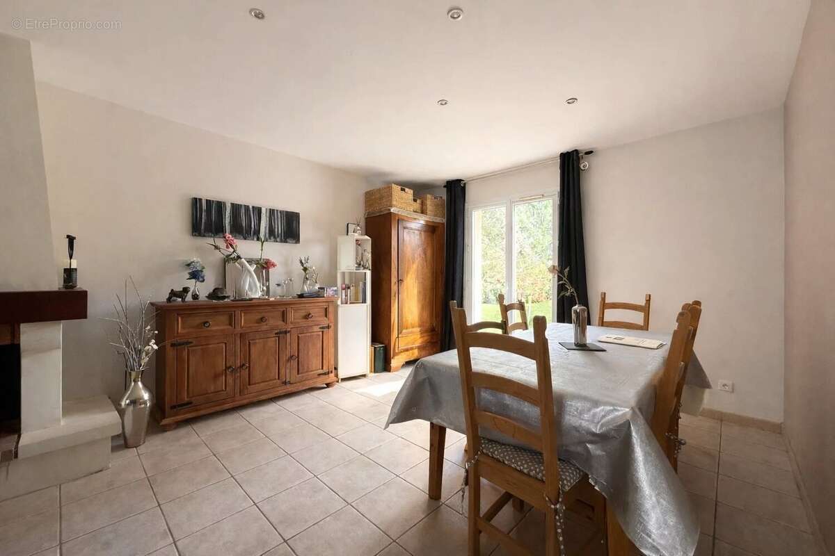 Maison à OLLAINVILLE