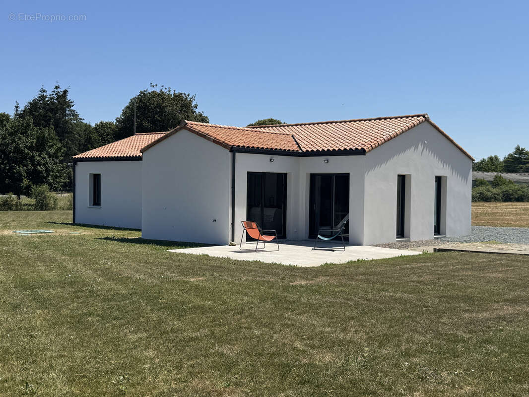 Maison contemporaine connectée de 2025 à La CAILLÈRE ST HILAIRE - 85410 - photo 12
