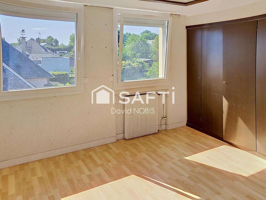 Photo 5 - Maison à AMBRIERES-LES-VALLEES