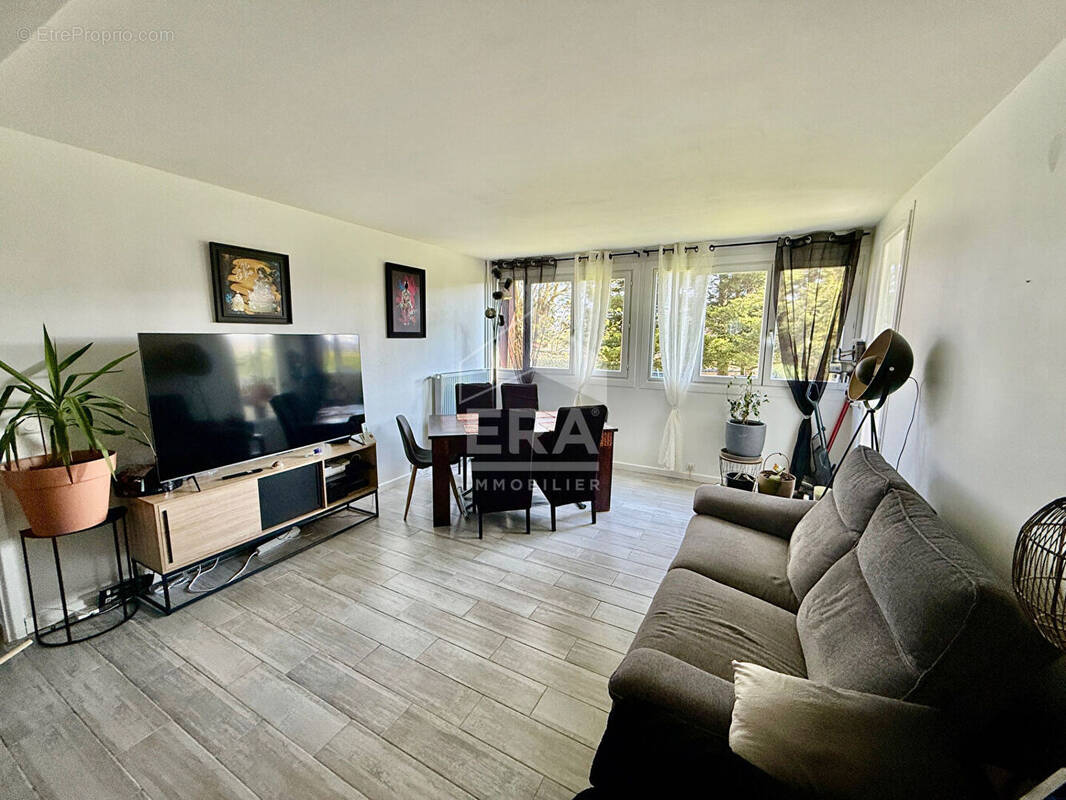 Appartement à LES CLAYES-SOUS-BOIS