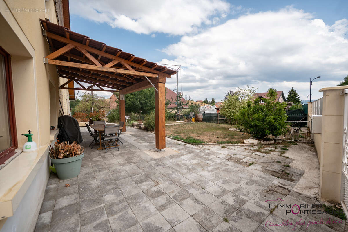 Maison de caractere offrant de beaux volumes - photo 25