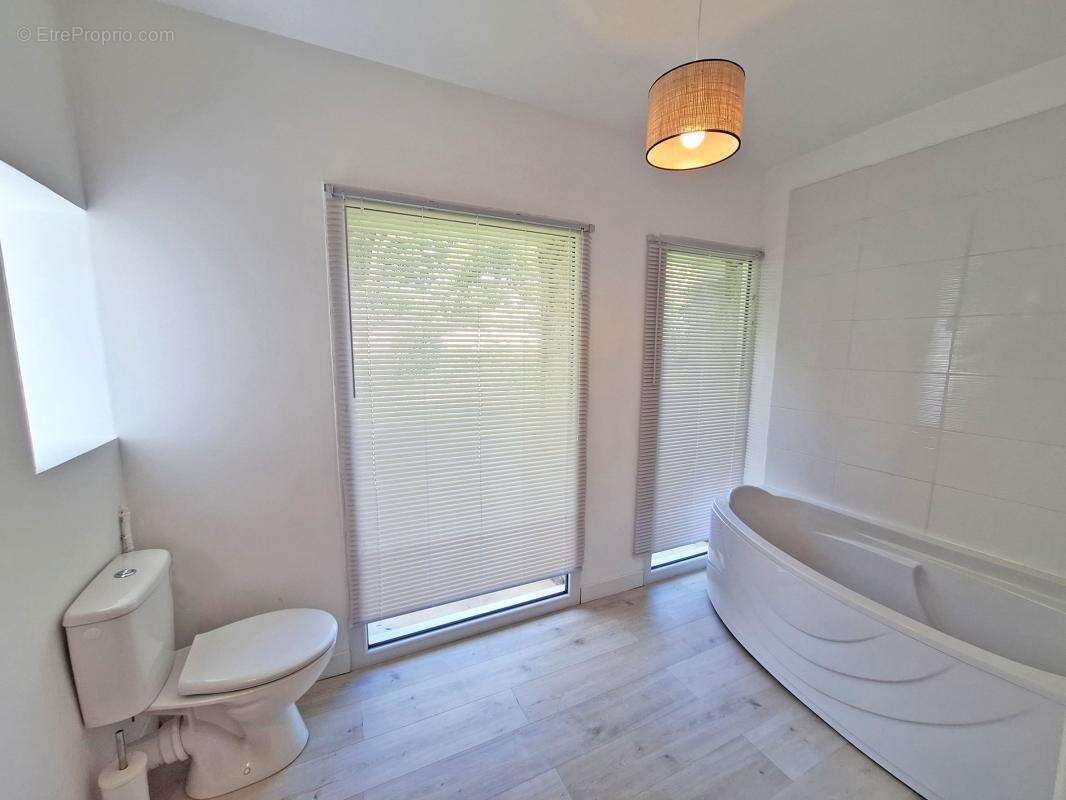 Demeure de charme en pierre – 124 m² – Plouézoc’h – Cadre privilégié et intimité rare - photo 9