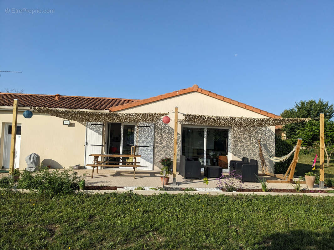 Maison à AMBERRE