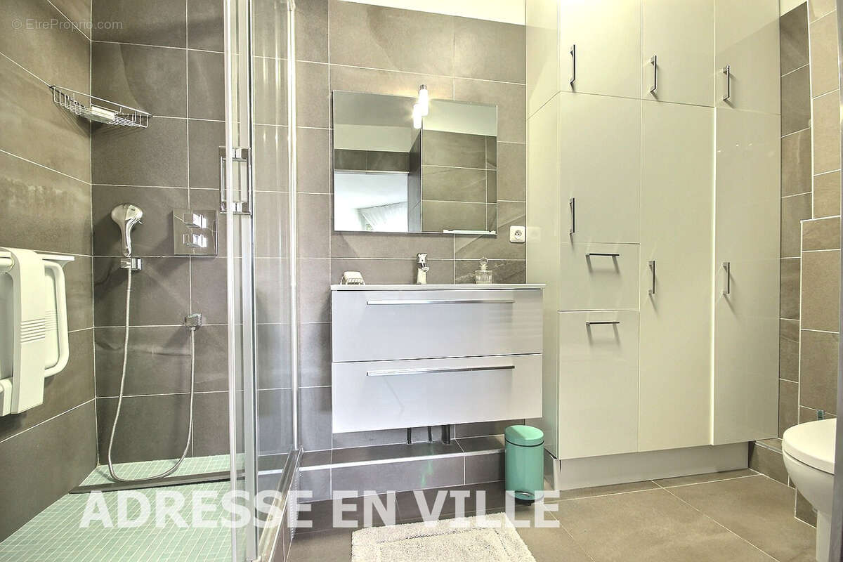 Appartement à LEVALLOIS-PERRET