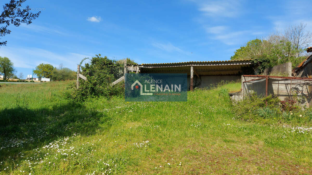 Terrain à MOUCHAMPS