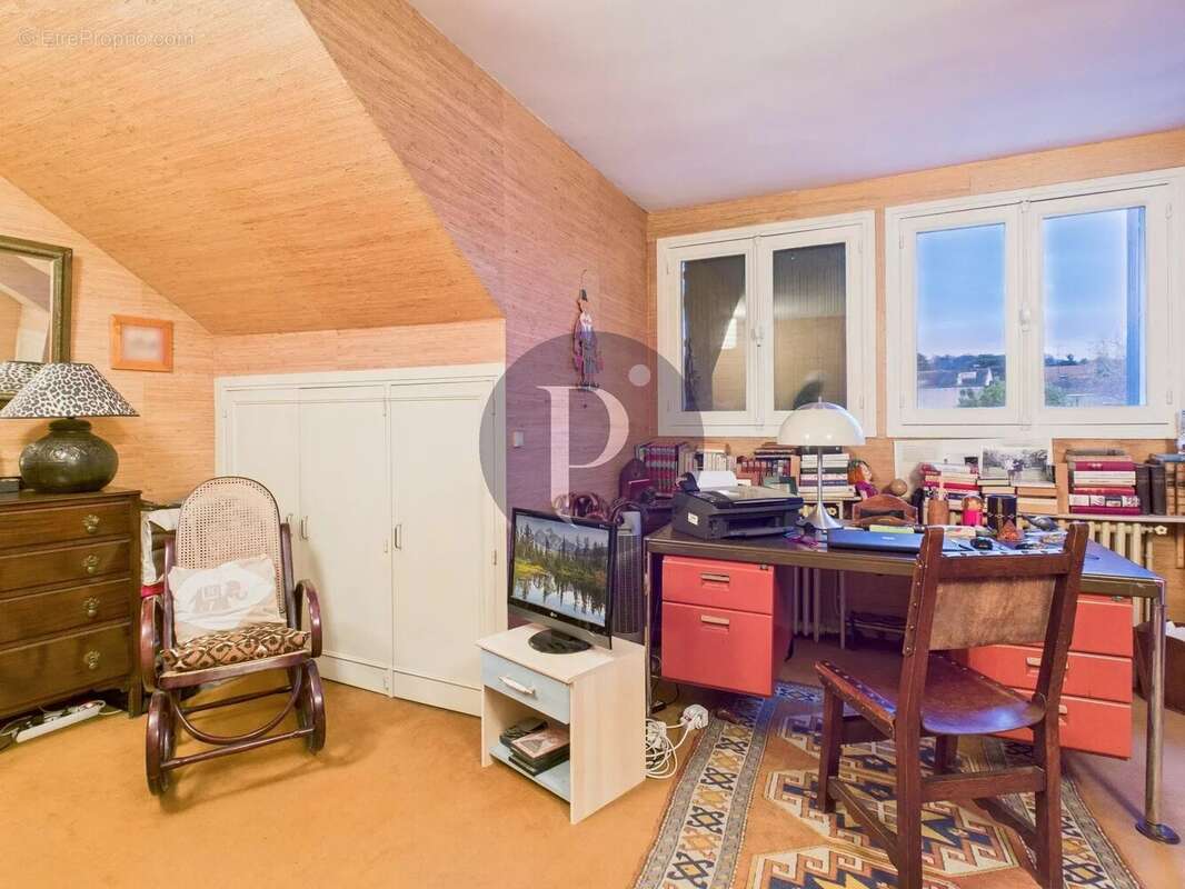 Maison à VERRIERES-LE-BUISSON