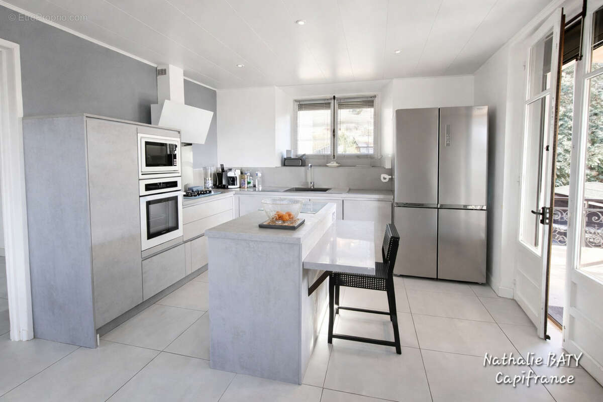 Belle opportunité à saisir - Maison familiale 174 m² – Vue dégagée, calme et potentiel rare à Gruffy - photo 4