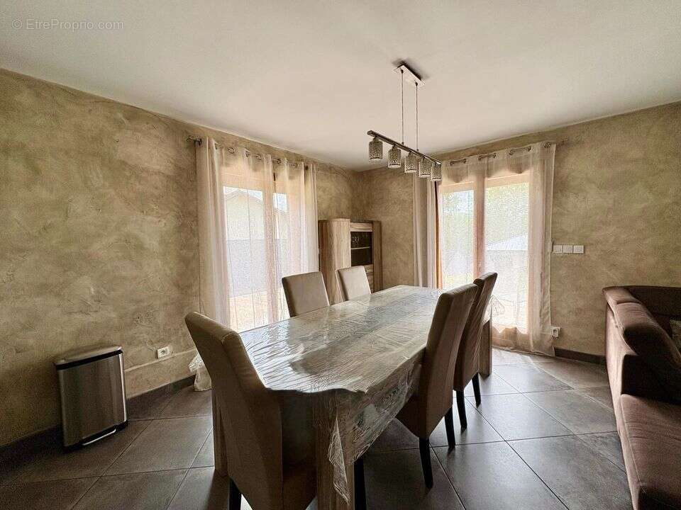 SALLE A MANGER  - Maison à VIUZ-EN-SALLAZ
