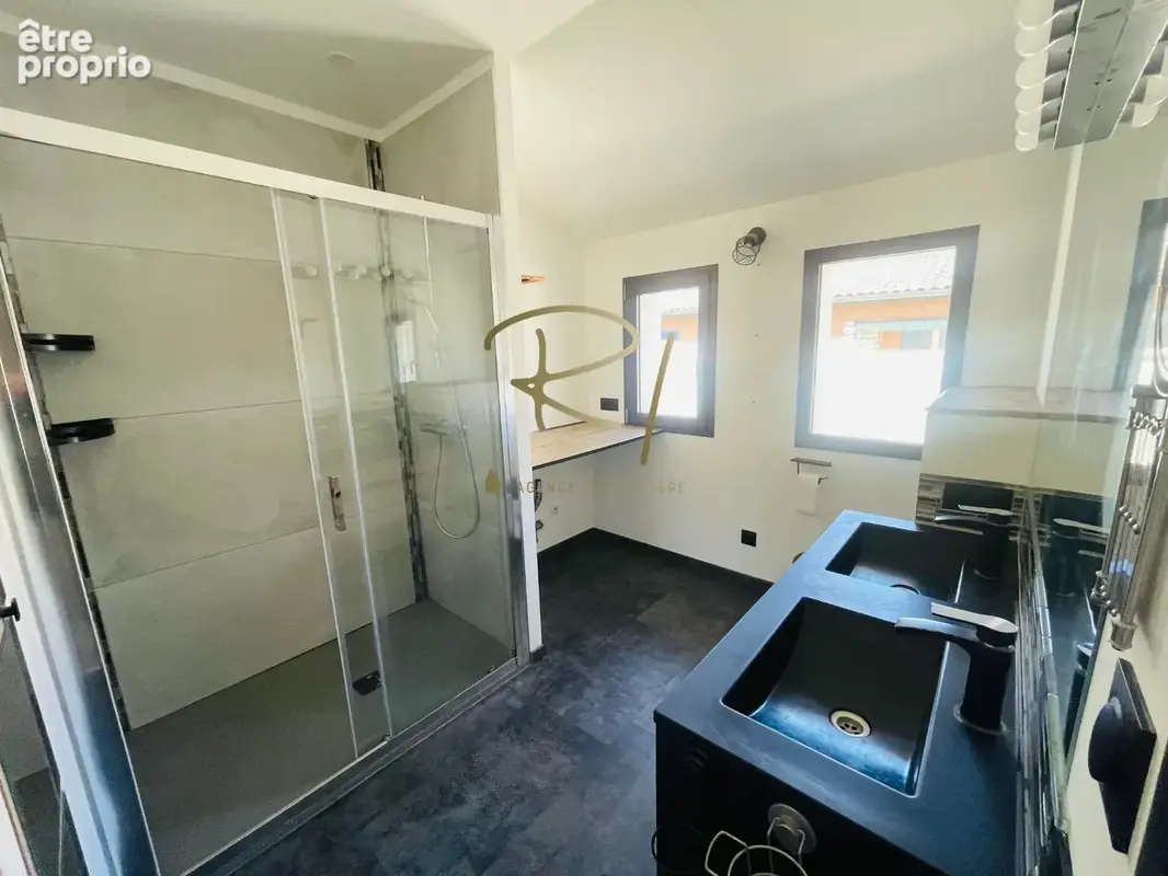 Maison 4 chambres, piscine et terrain - RUOMS CENTRE - photo 7