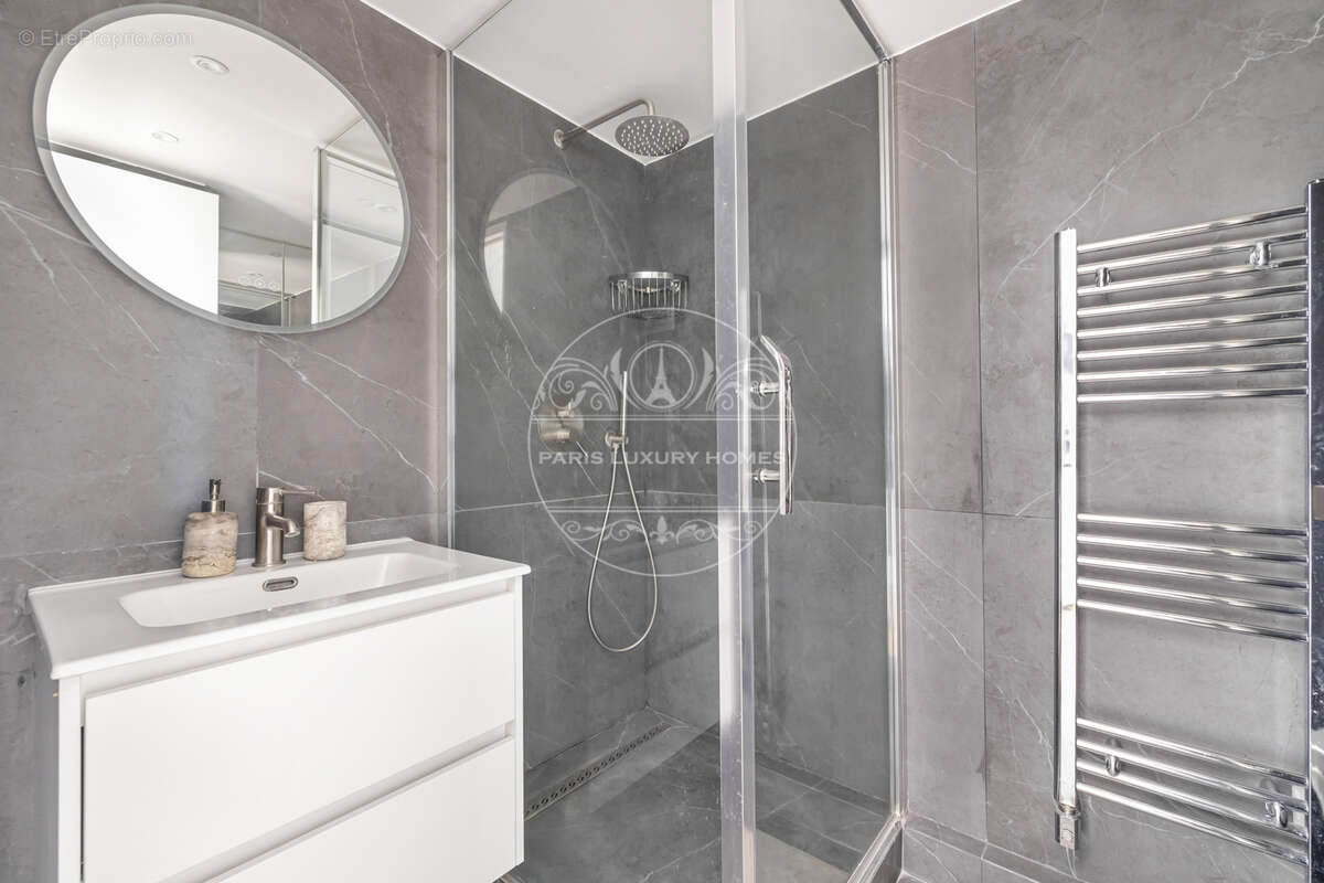 Appartement à PARIS-1E