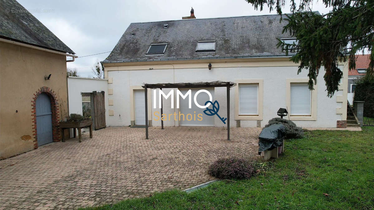 Maison à SAINT-OUEN-EN-BELIN