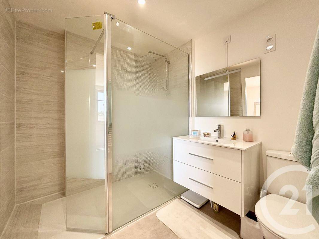 Maison à SAINT-ETIENNE-DE-FURSAC