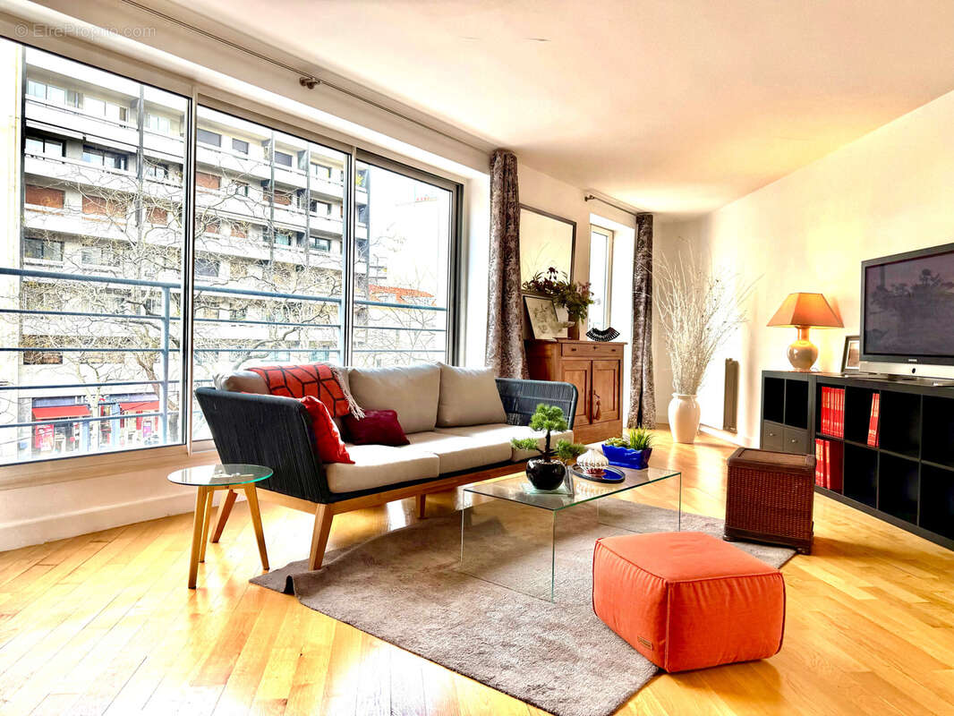 Appartement à PARIS-16E