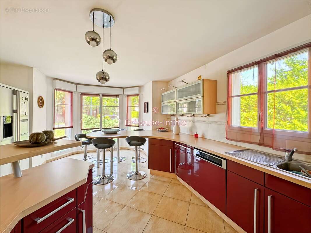 Maison à MONTEVRAIN