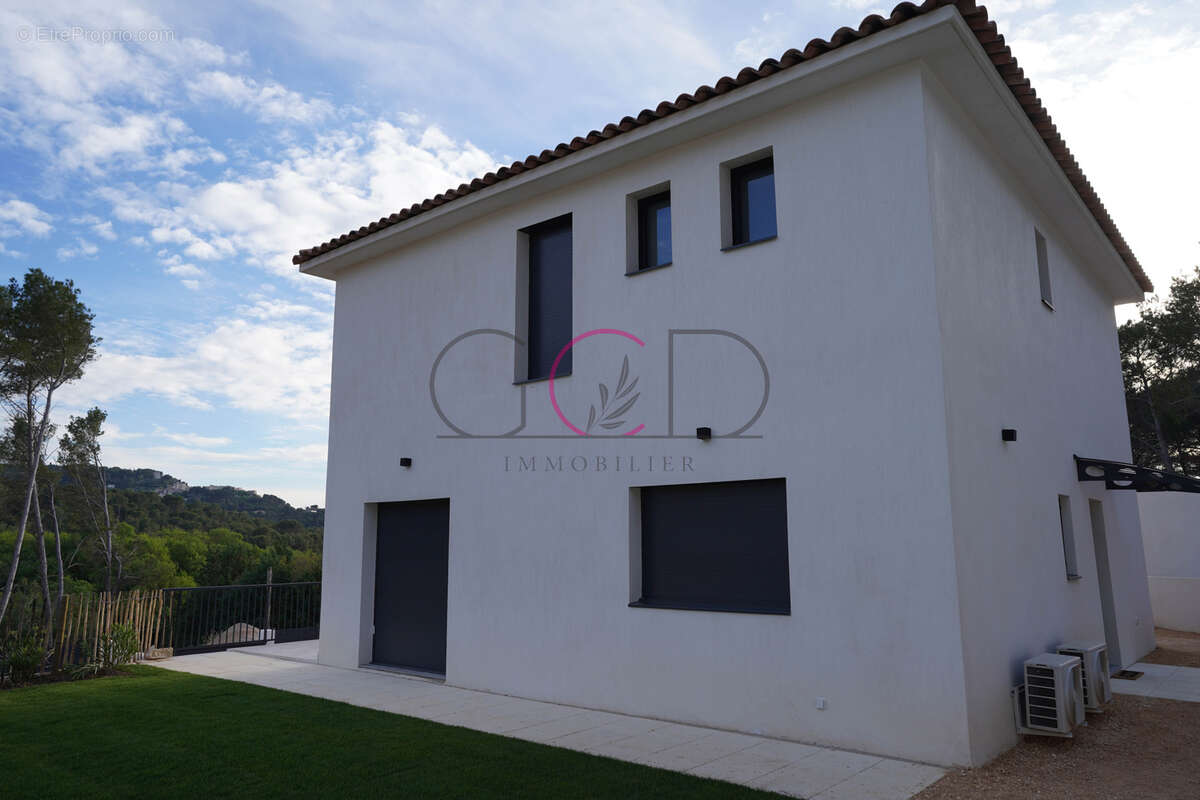 Maison à VENTABREN