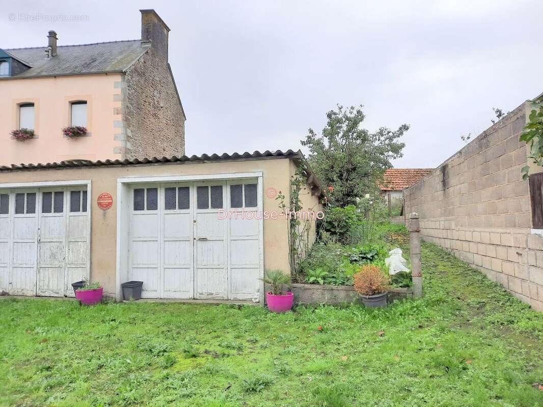 Terrain à LA CROIX-AVRANCHIN