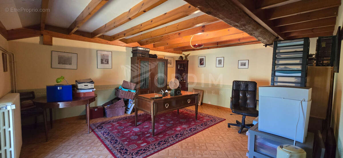 Maison de caractère 5 chambres avec dépendances et grand terrain - photo 12