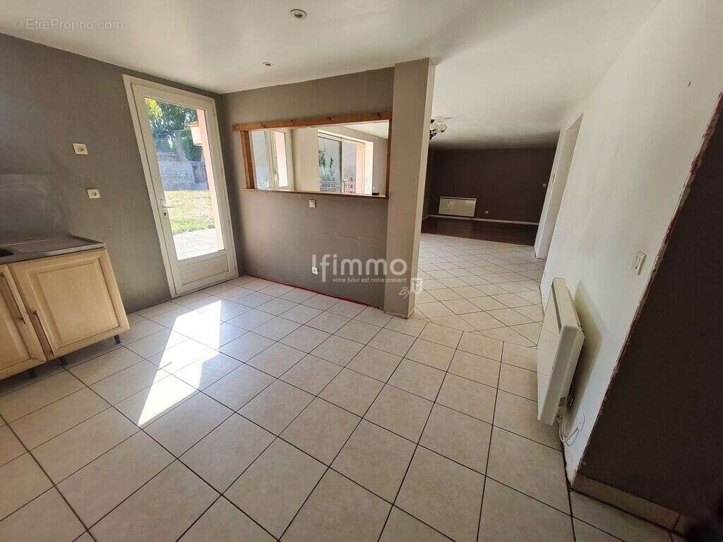 Maison 168m² 4 chs Terrain 621m² préau garage - photo 11