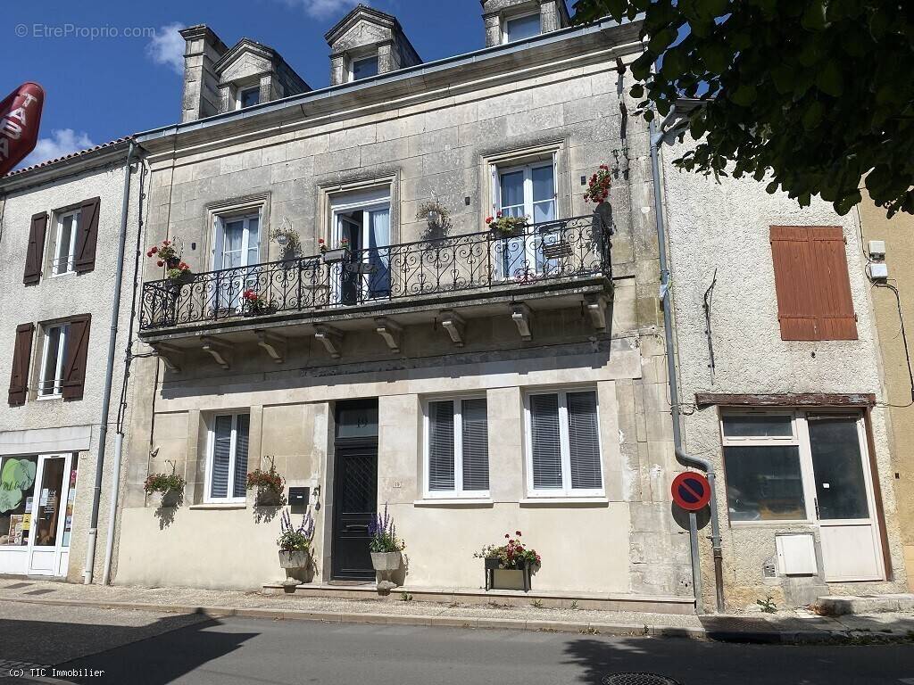 Maison à VILLEFAGNAN