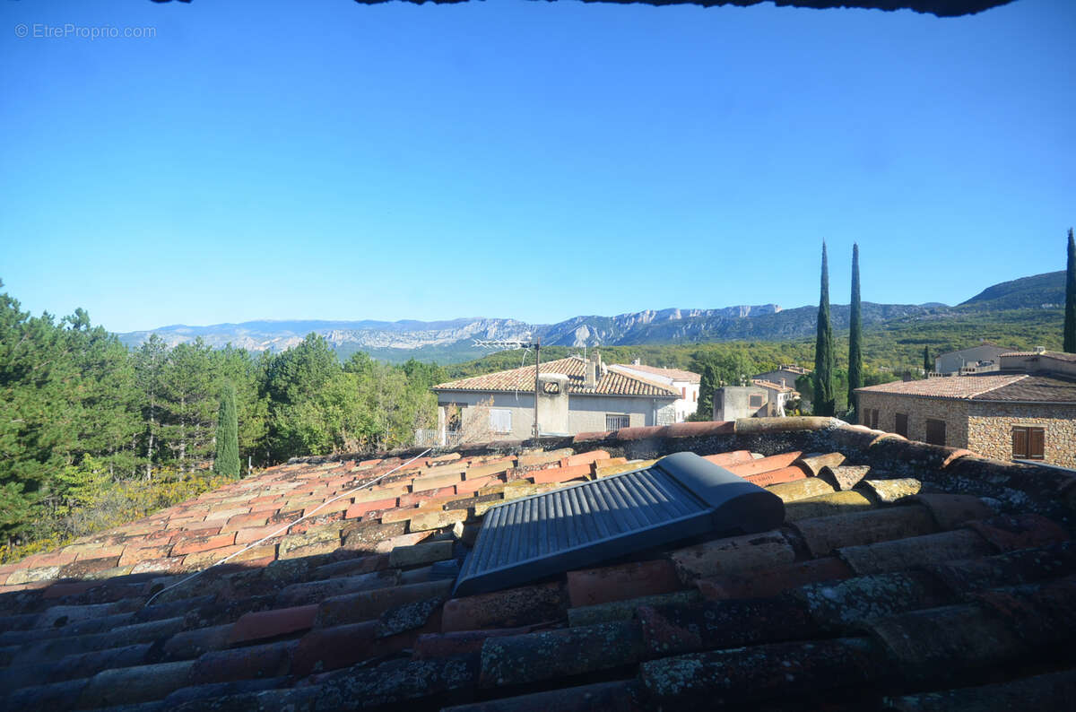Appartement à LES SALLES-SUR-VERDON