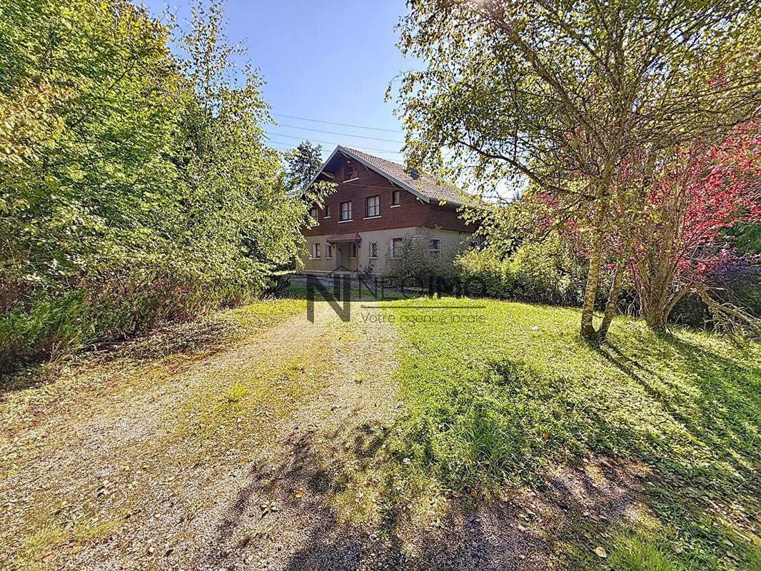 Maison à NEUFCHATEAU