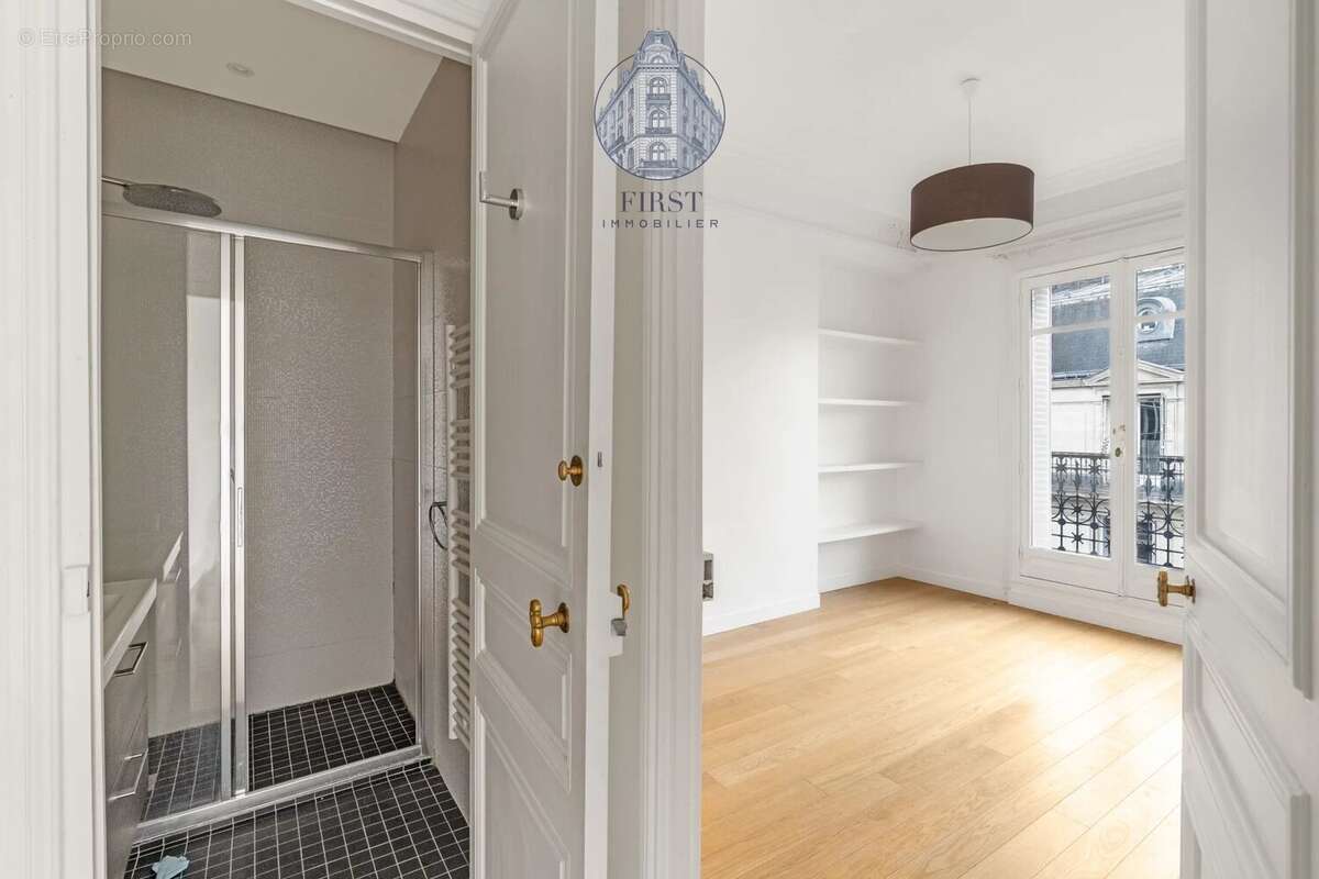 Appartement à PARIS-8E