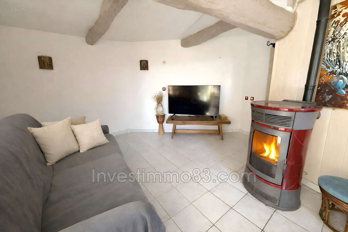 Maison à POURRIERES