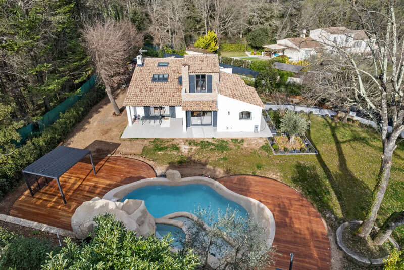 Maison à ROQUEFORT-LES-PINS