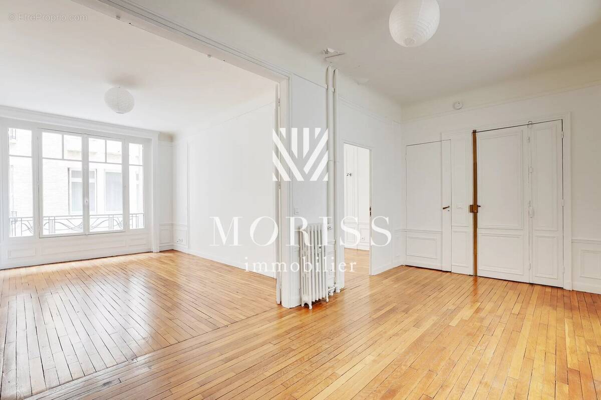 Appartement à PARIS-17E