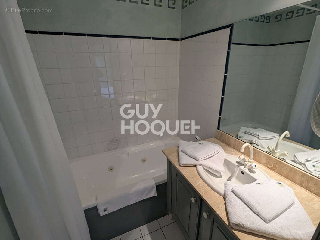 Appartement à MONTBRUN-LES-BAINS