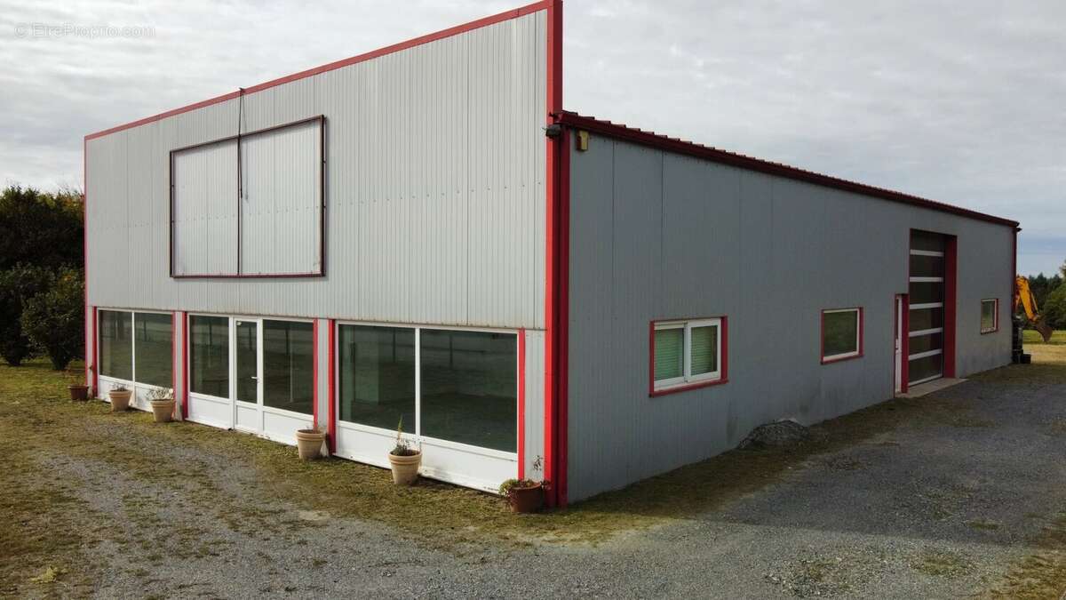 Commerce à BUSSIERE-GALANT