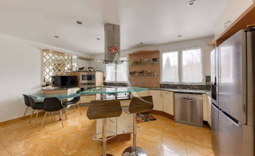 Maison à OZOIR-LA-FERRIERE