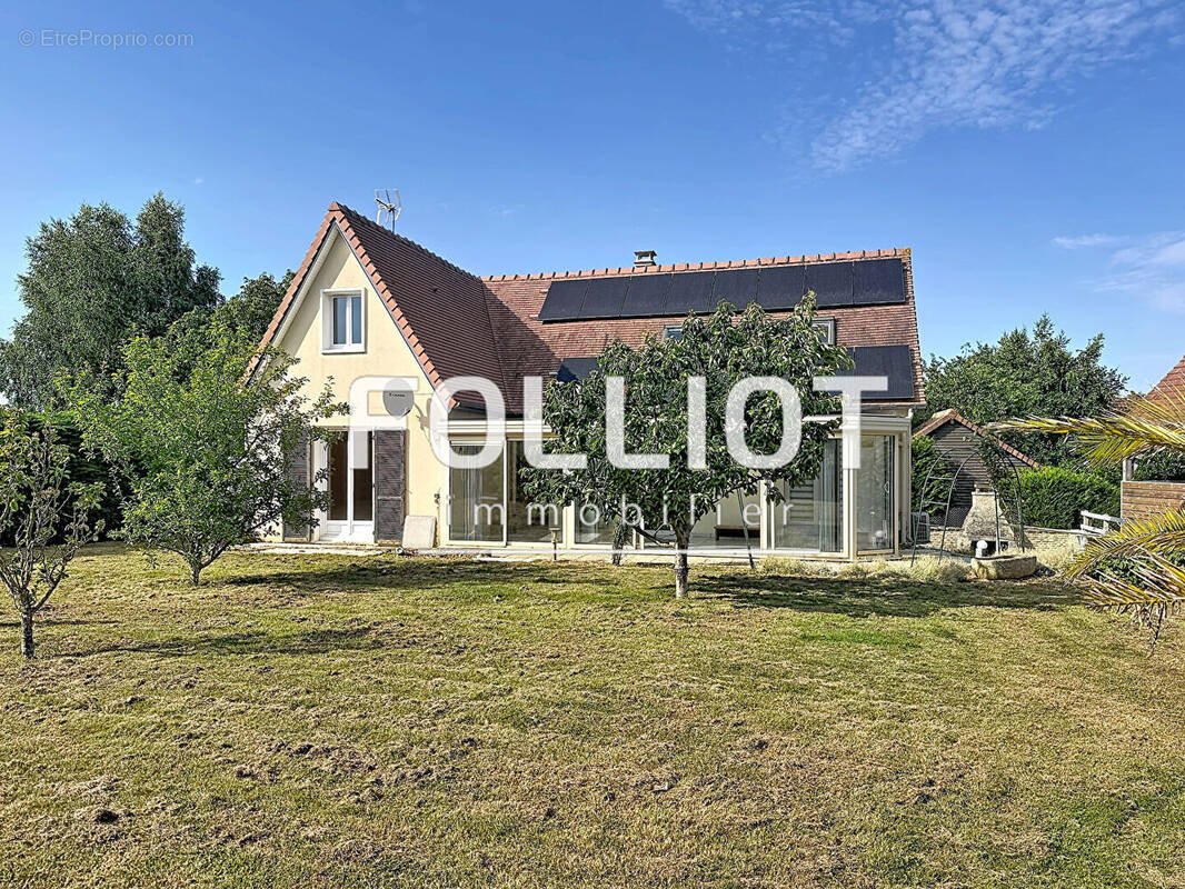 Maison à COLLEVILLE-MONTGOMERY