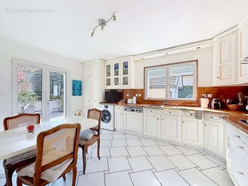 Maison à VETRAZ-MONTHOUX