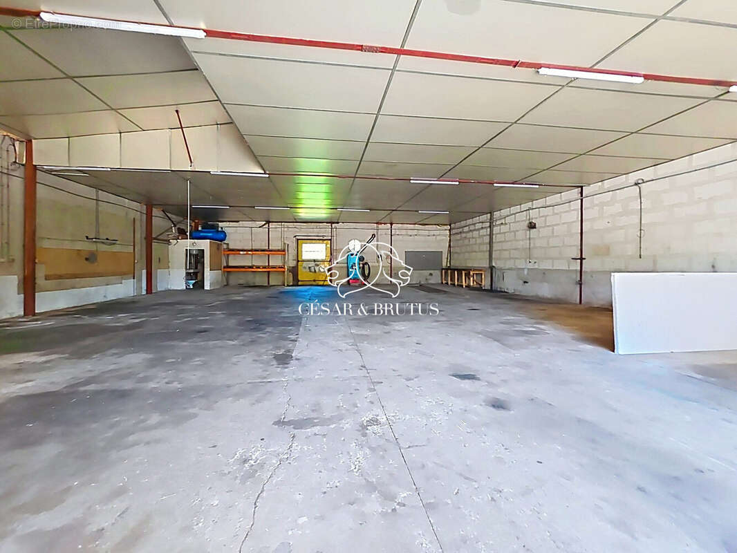 Commerce 496 m² à Saint-Vincent  - photo 3