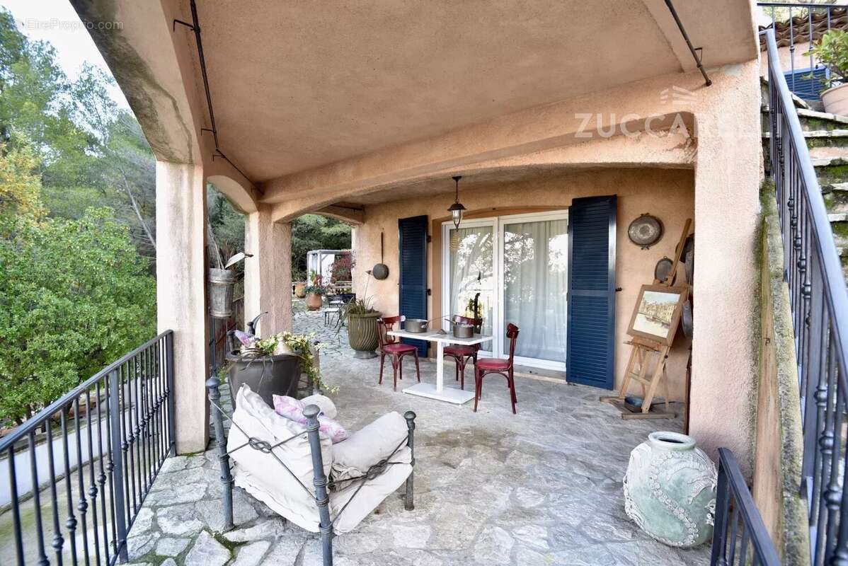 Maison à COLOMARS