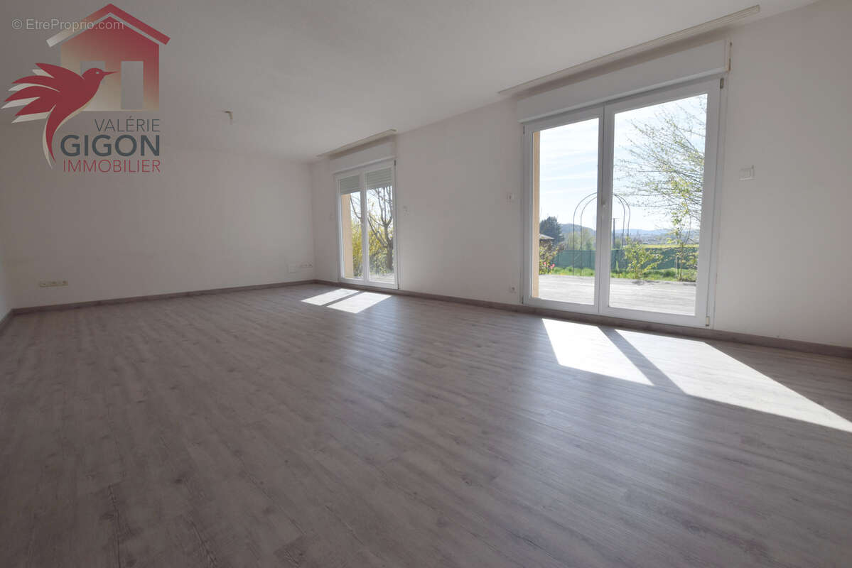 Maison à VIEUX-CHARMONT