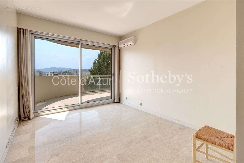 Cannes Basse Californie, appartement de 194 m² avec cinq chambres et 135 m² de terrasses - photo 12